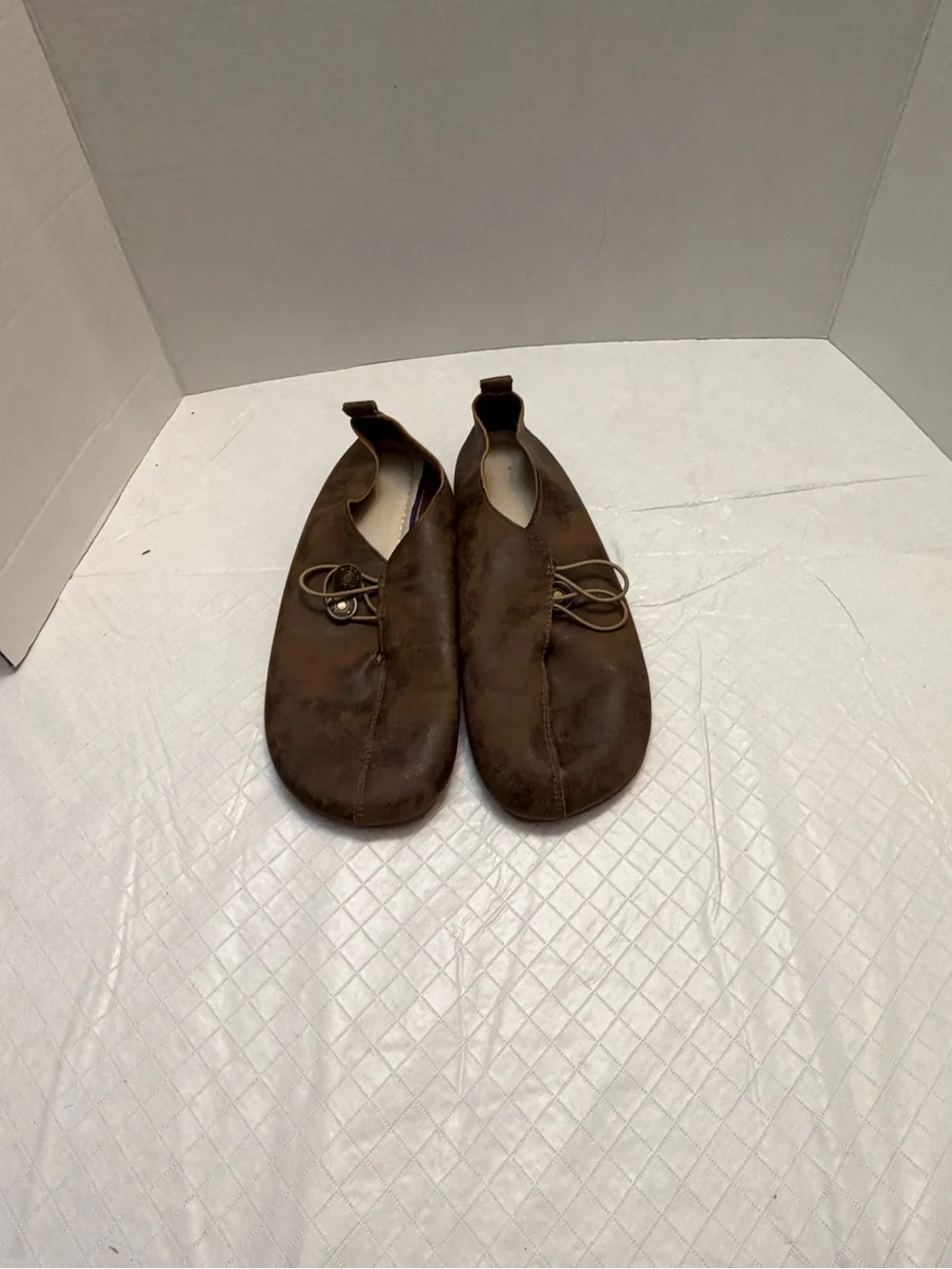 Brown Slip-On Ballet Flats Elastic Lace Detail Minimal Size 9 Like New - Picture 1 of 5